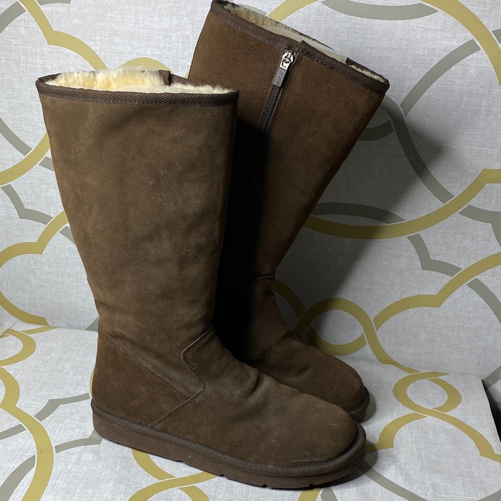 UGG Brown Winter Boots with Shearling Lining